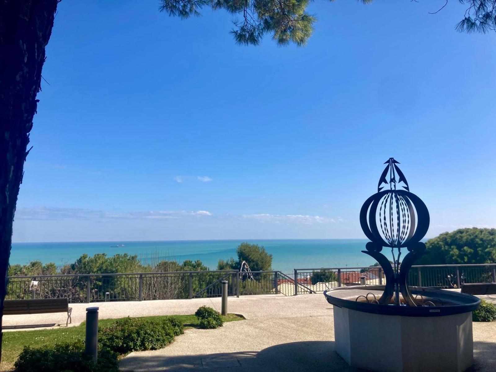 Monolocali Da Vinci Hotel Falconara Marittima Exterior foto