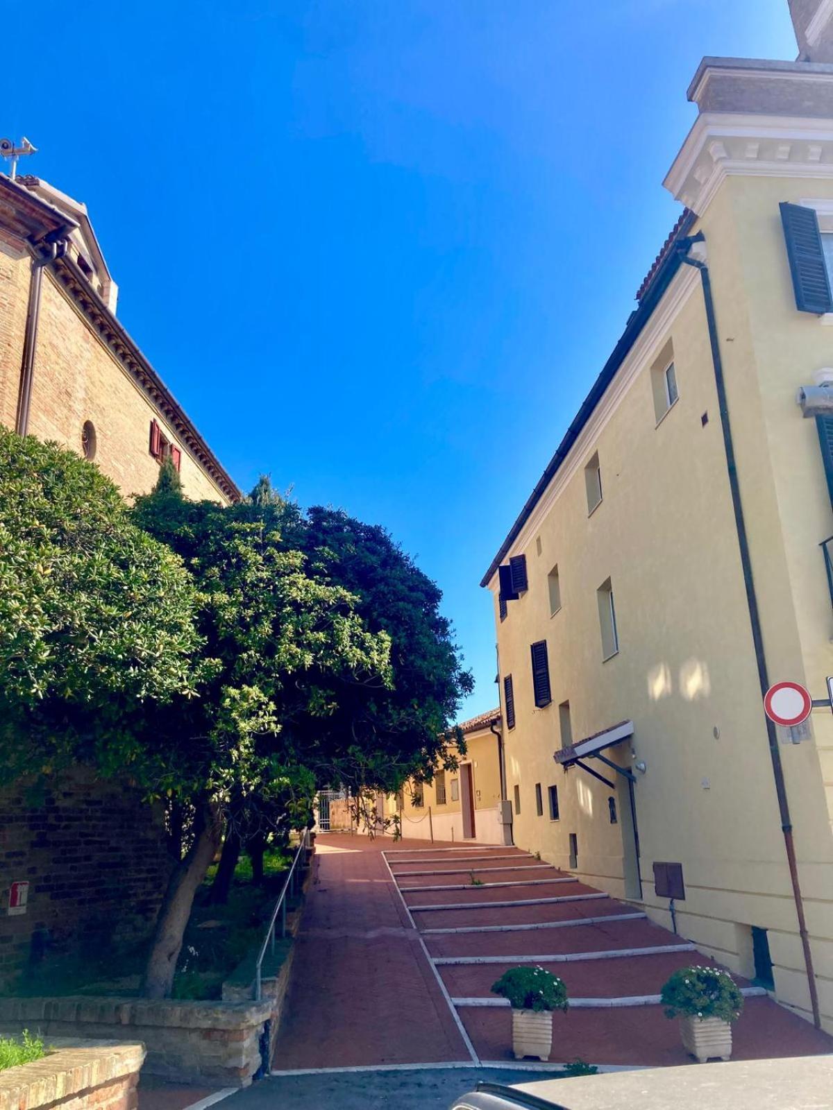 Monolocali Da Vinci Hotel Falconara Marittima Exterior foto