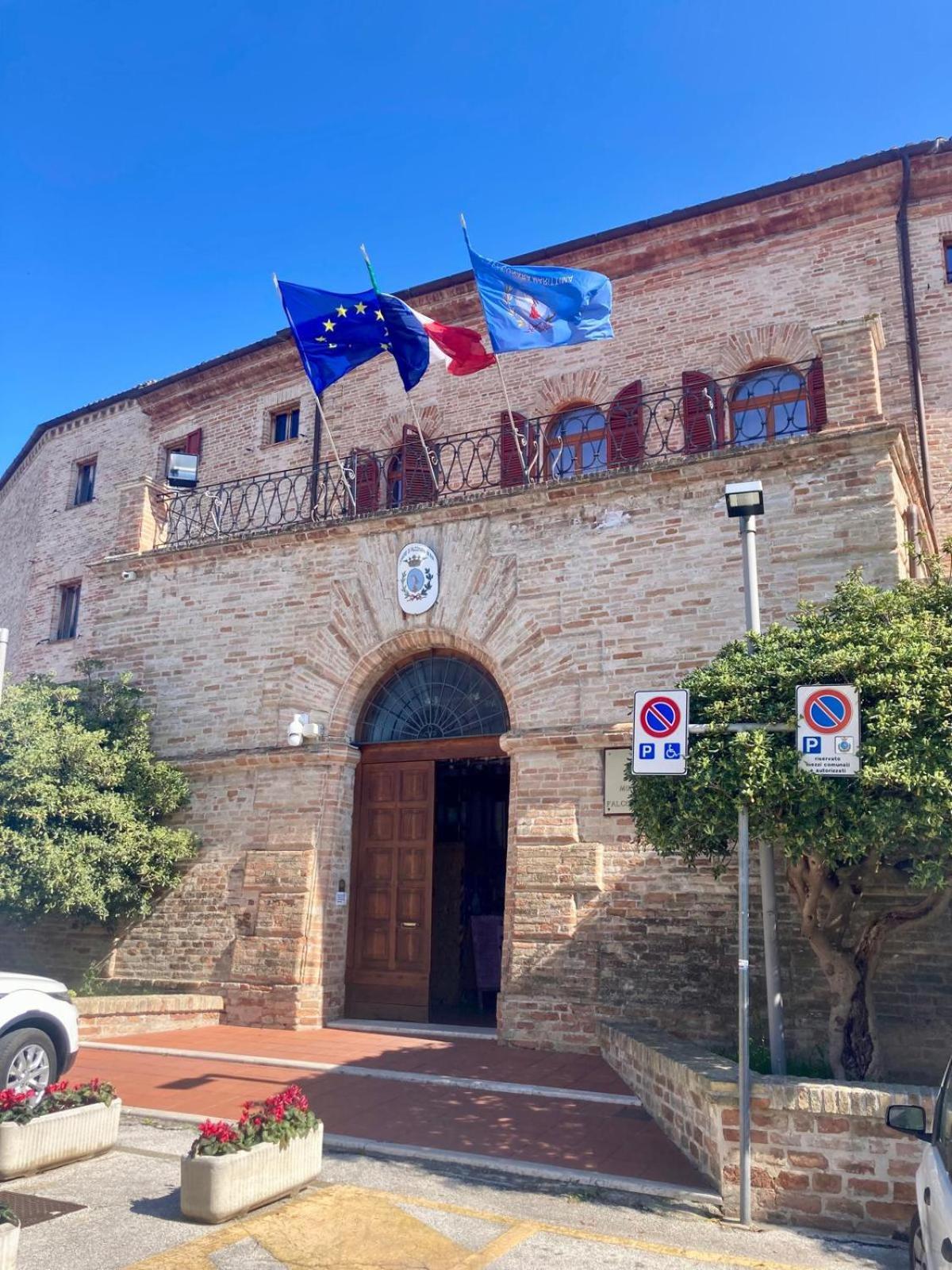 Monolocali Da Vinci Hotel Falconara Marittima Exterior foto